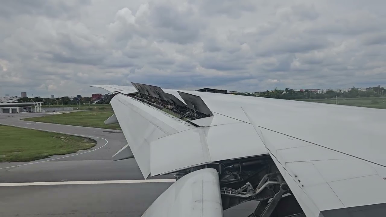 EVA Air Flight BR211 Landing at Bangkok Suvarnabhumi Airport (BKK)