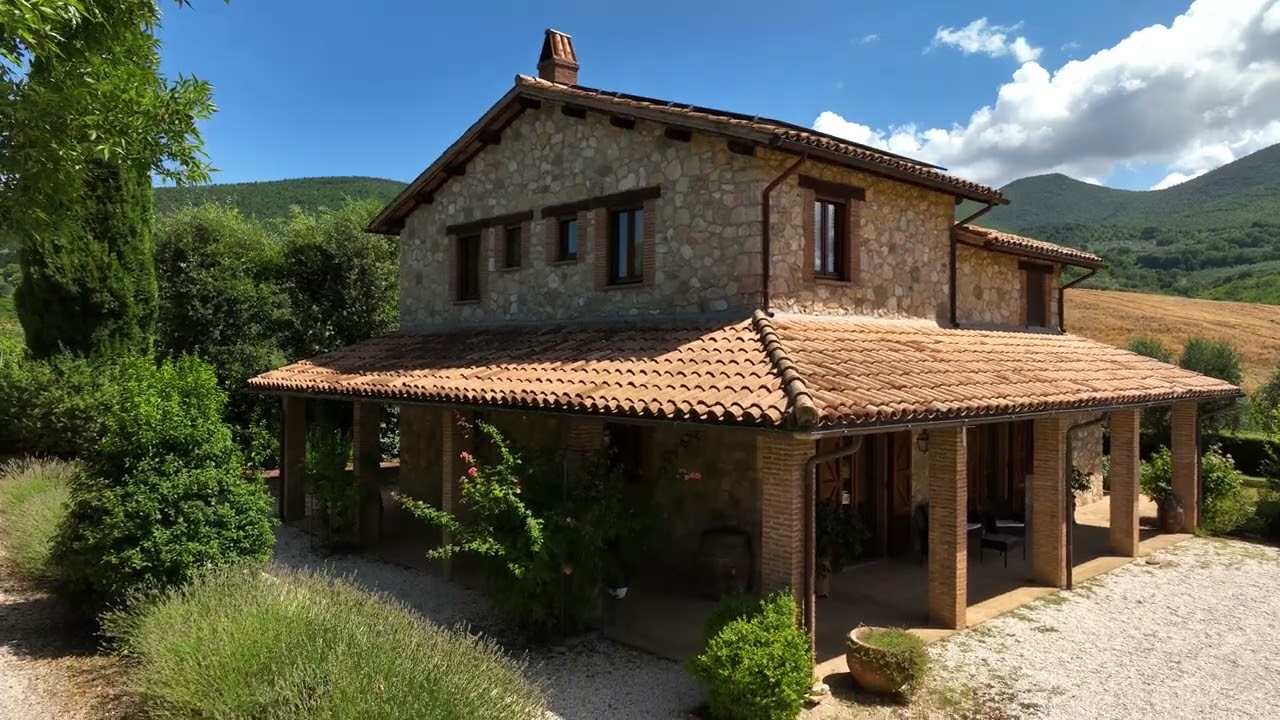 ESCLUSIVO CASALE con vista PANORAMICA  e PISCINA in vendita a MONTECCHIO - UMBRIA