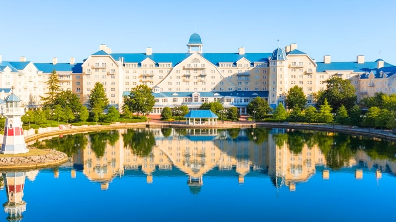 DISNEY’S NEWPORT BAY HOTEL | DISNEYLAND PARIS (full tour) 4K