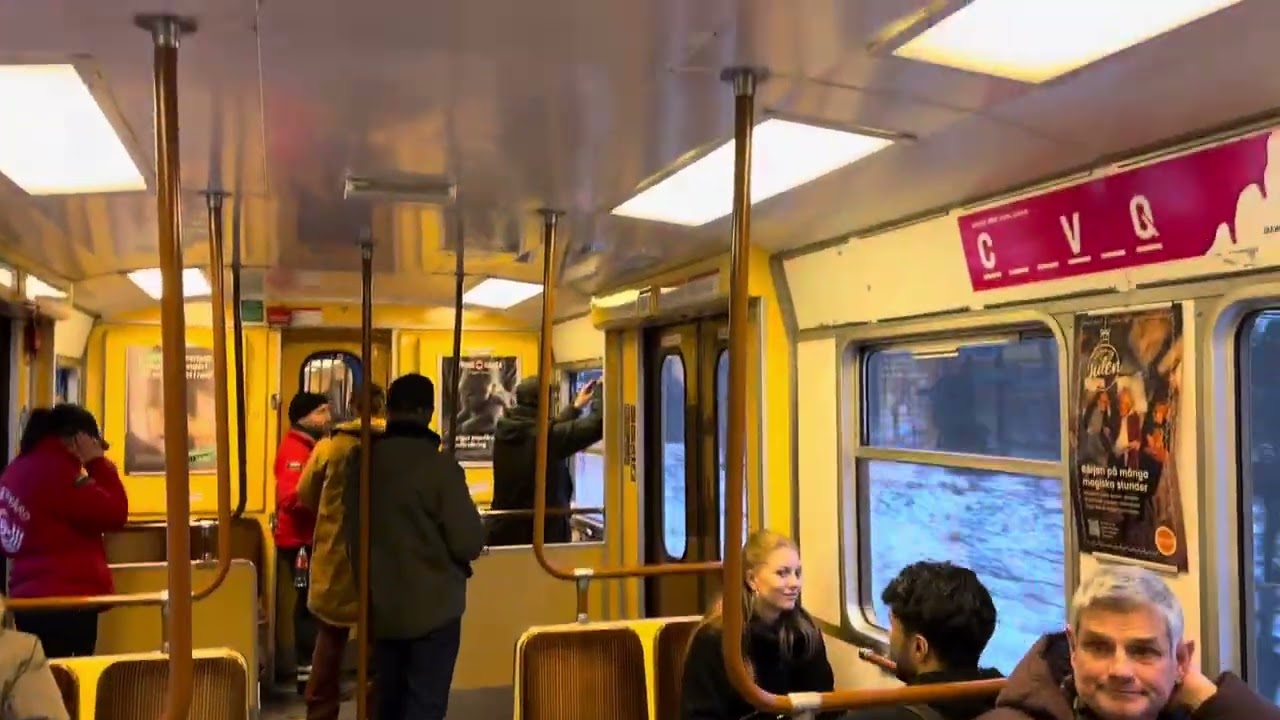 Reser med de sista cx vagnarna i tunnelbanan mellan Örnsberg￼ och Vårberg på röda linjen🔴