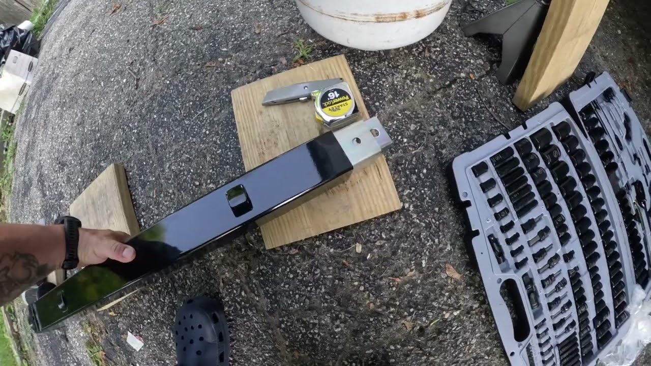 Replacing front landing gear jack