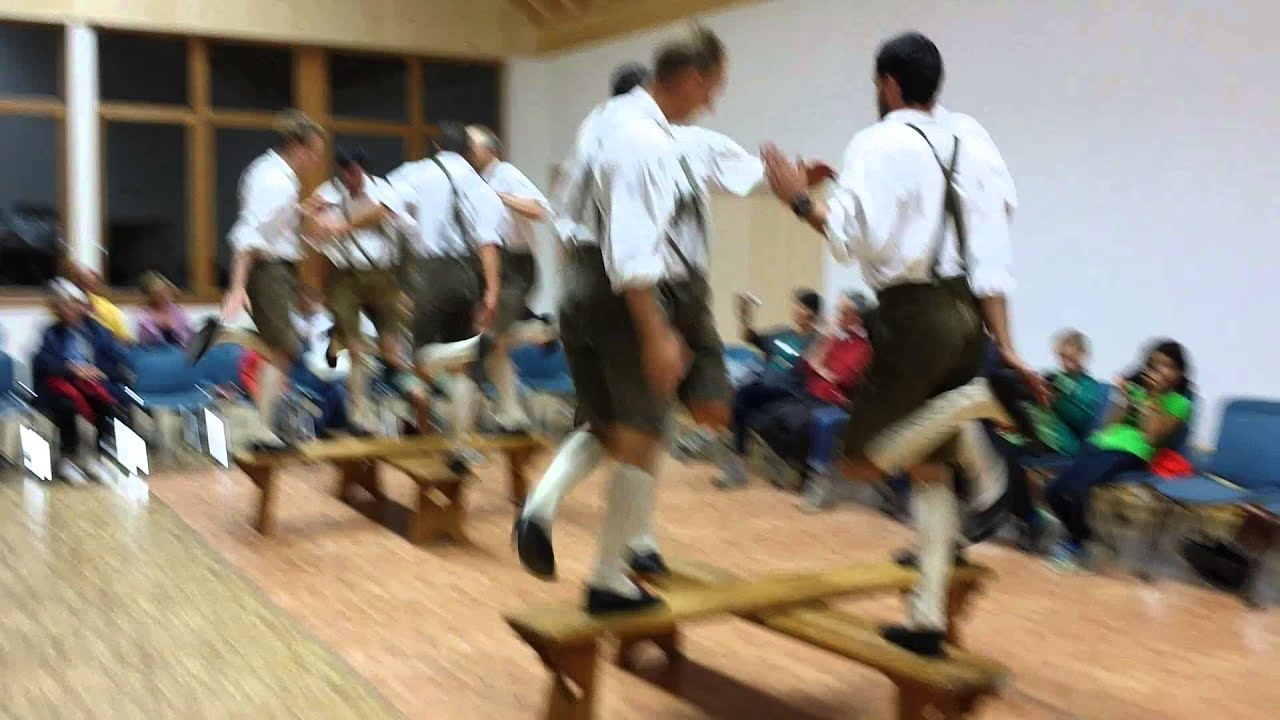 Sud-Tirolo schiaffeggiatori con le panche
