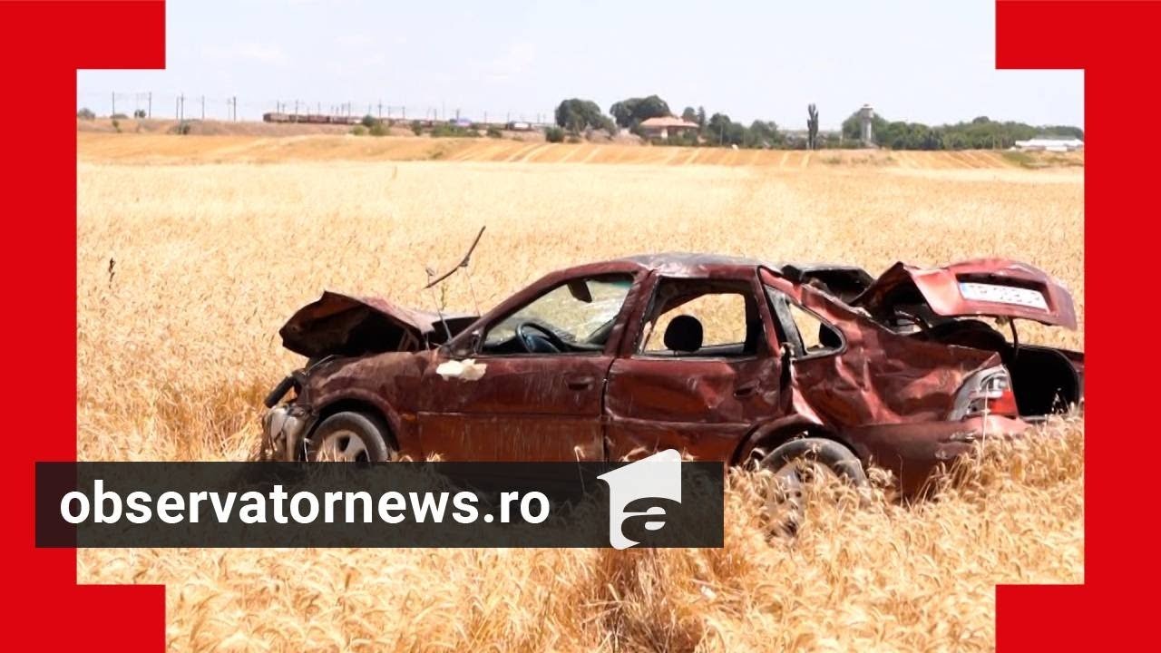 Un tânăr a murit, alți doi sunt în stare gravă. Au fost catapultați din mașina furată de la părinți