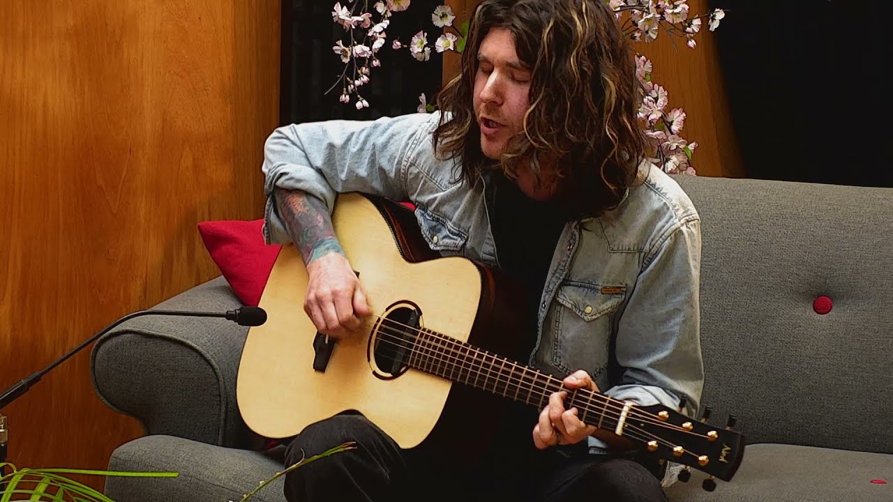 Dom Martin  UK Blues  'acoustic blues performer of the year 2021' Shreds the Blues on 