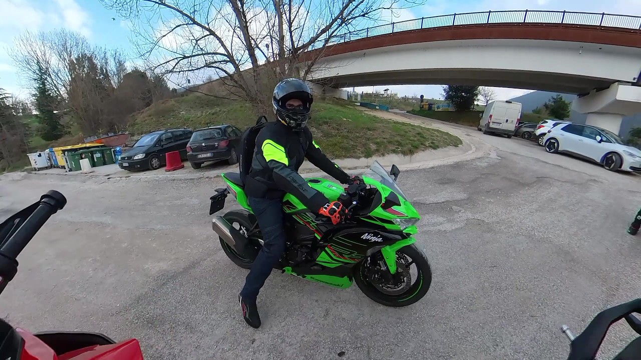 F900XR Vs Kawasaki Z4RR