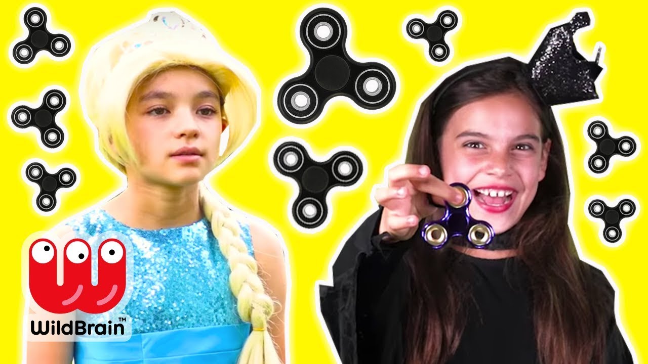 HYPNOTIZING FIDGET SPINNER 🌀 Malice Pranks Olivia! - Princesses In Real Life | WildBrain Kiddyzuzaa