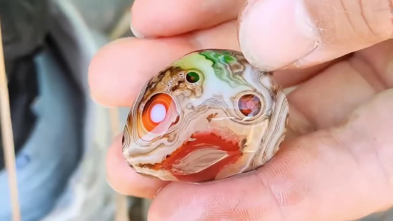 We Found Gold-Covered Agate Treasure Inside a Crater