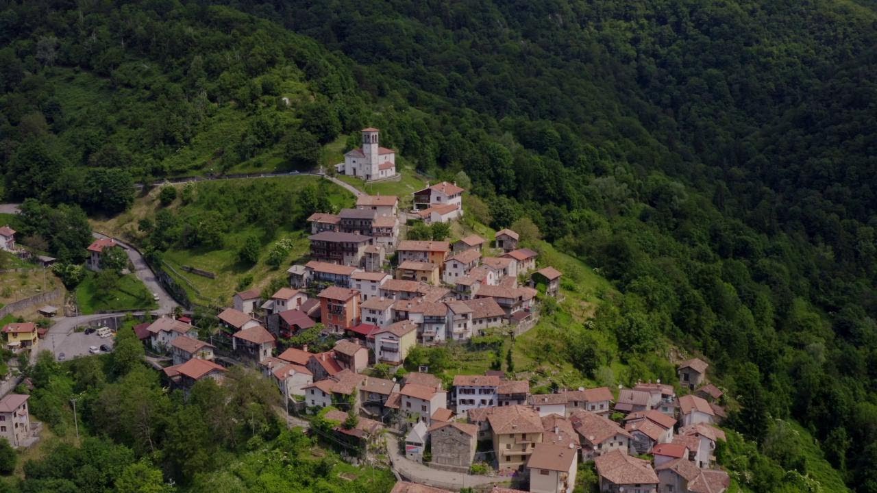 Itinerari da scoprire, viaggio a Topolò: comune scomparso dalle mappe dove vivono i visionari
