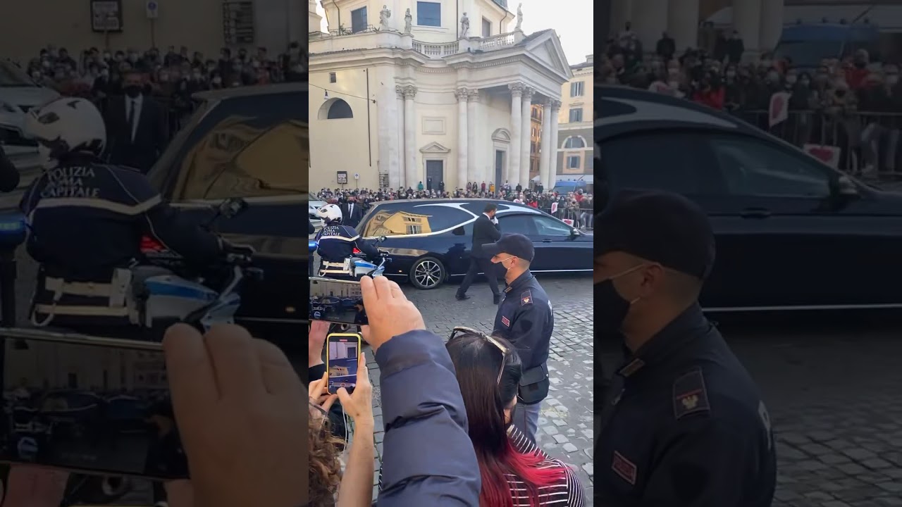 Stefano D'Orazio, chiesa degli Artisti i funerali batterista #Pooh #cambiaerdisco #regisalessandro