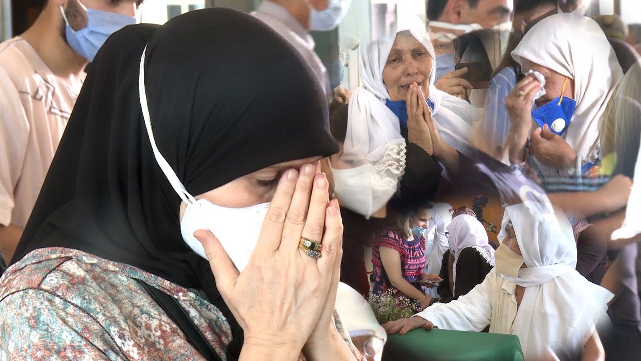 الجزائريون يلقون النظرة الأخيرة على رفات شهداء المقاومة