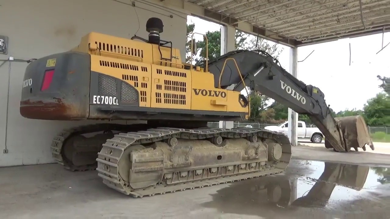Volvo 700 excavator- The walk around of a huge machine