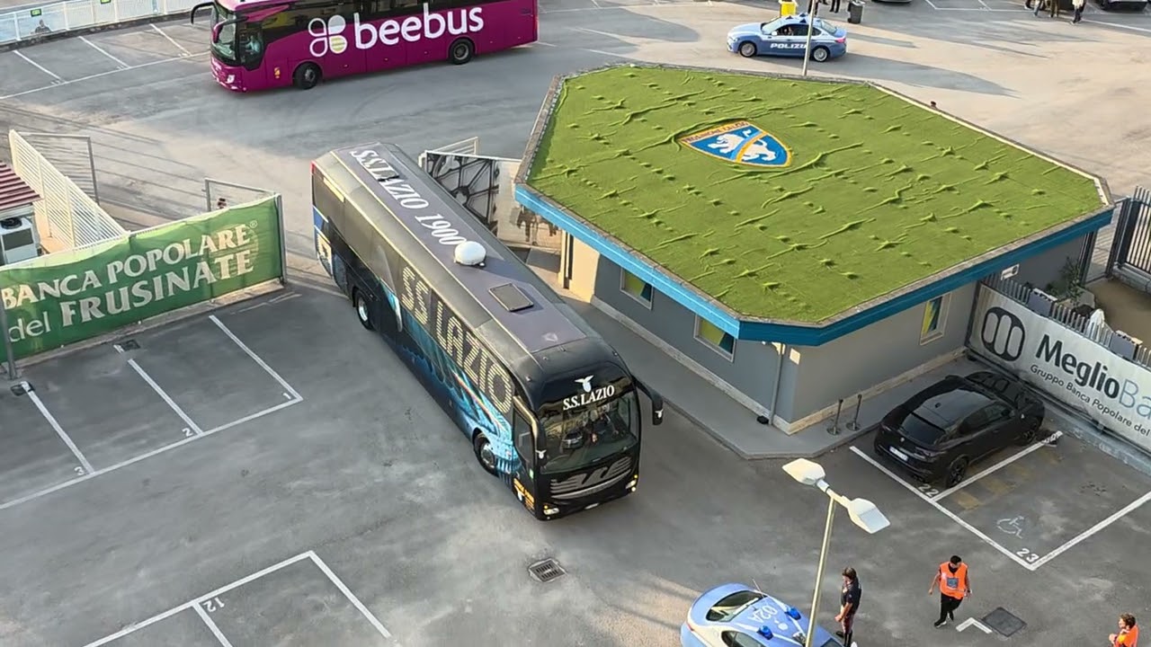 FROSINONE - LAZIO, L'ARRIVO DEL PULLMAN DELLA SQUADRA BIANCOCELESTE AL BENITO STIRPE
