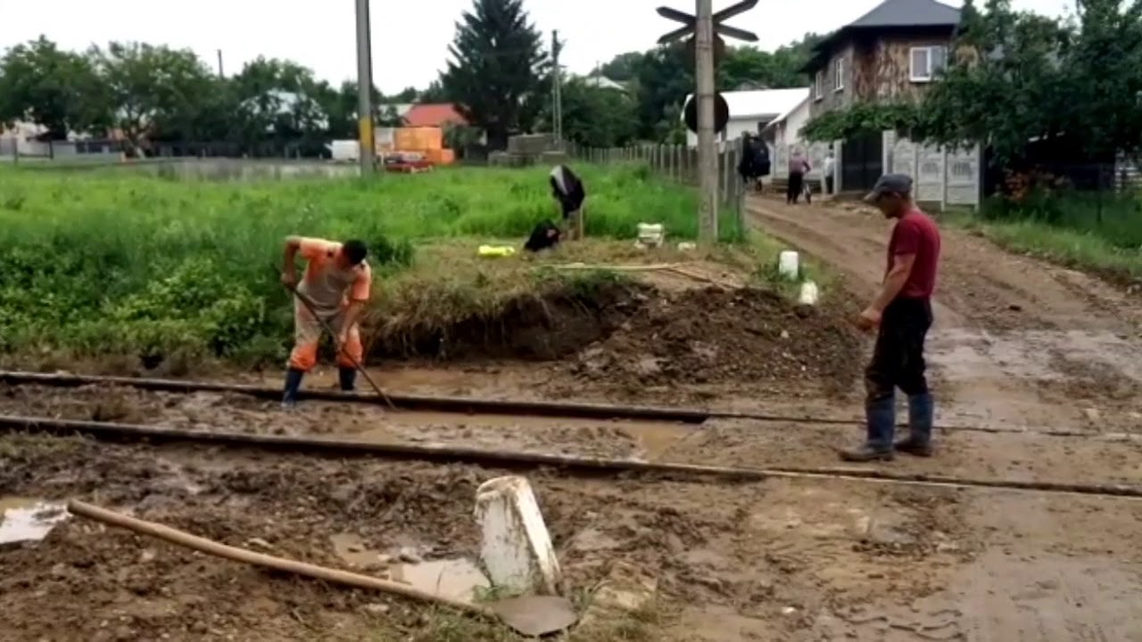 Calea ferată afectată de inundații la Părhăuți