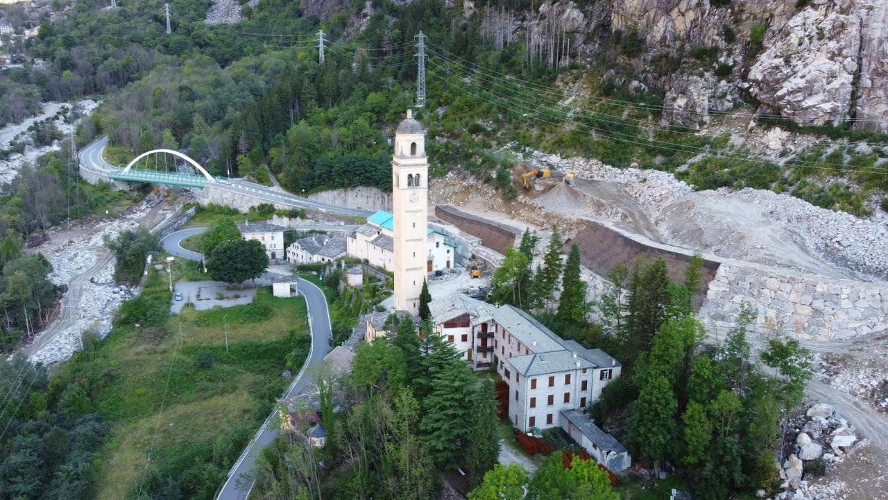 SANTUARIO DI GALLIVAGGIO VALCHIAVENNA - POSTI DA VEDERE IN LOMBARDIA -