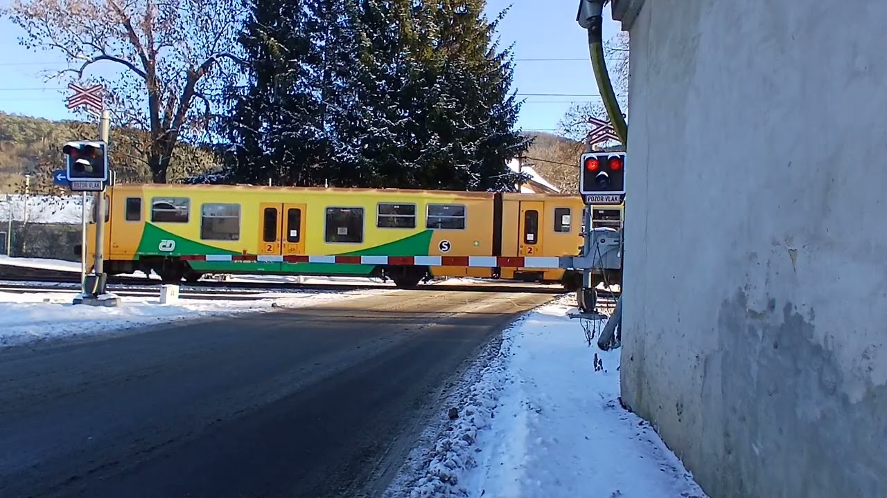 Železniční Přejezd Králův Dvůr-Popovice