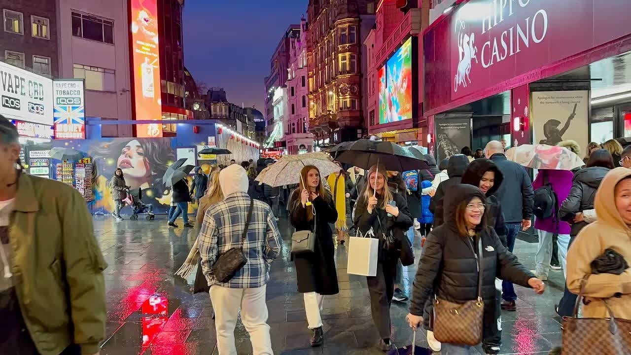 England 2026, London Sunset Rain Walk Relaxing Evening Walk through West End 4K HDR