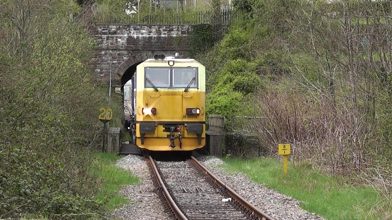 Network Rail Weed Killing MPV.....Multiple horns....28/04/2013