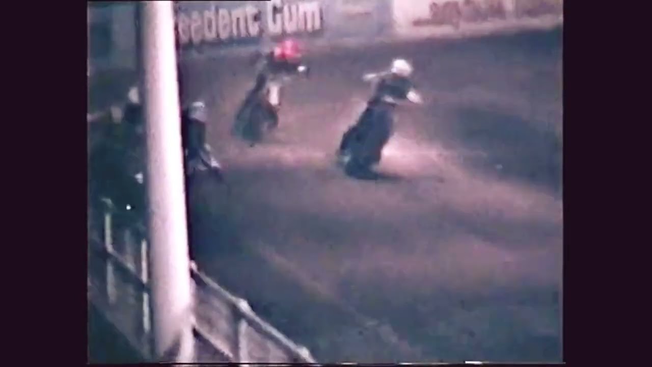 A race between Ivan Mauger and Phil Crump at The Sydney Showground Australasian Speedway Final 1977