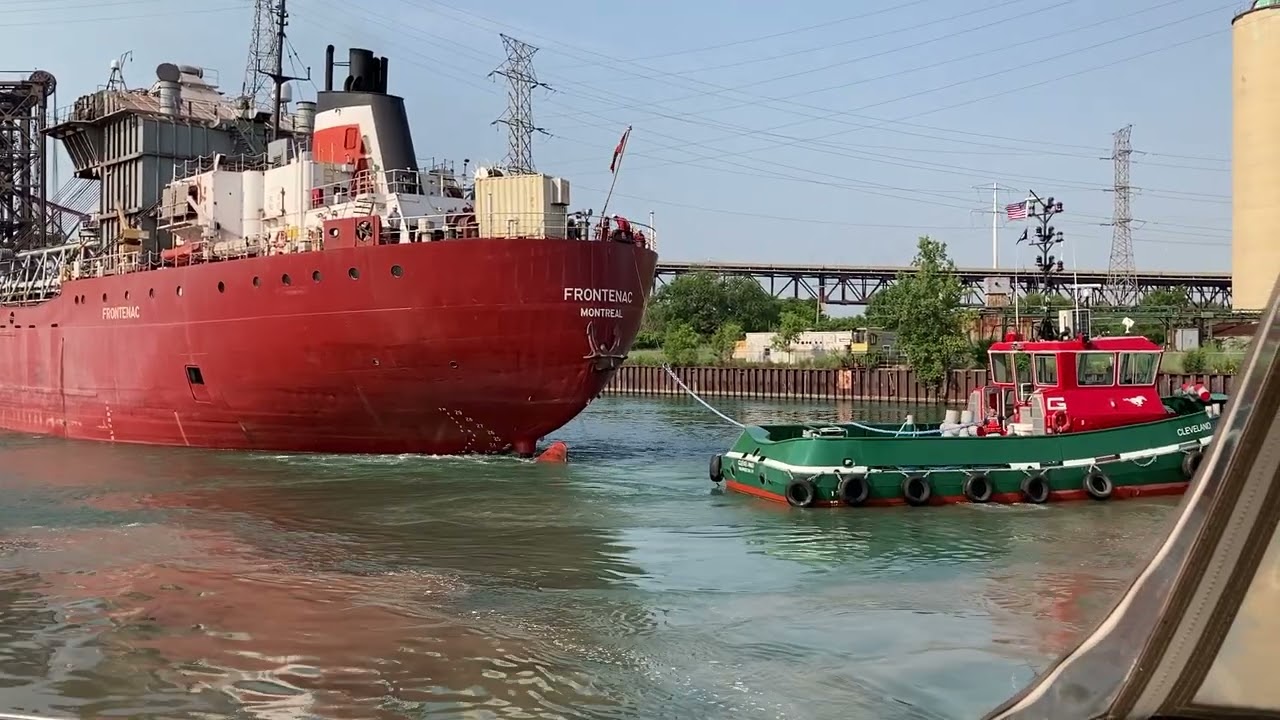 Calumet River near disaster - Tug towing line snapped