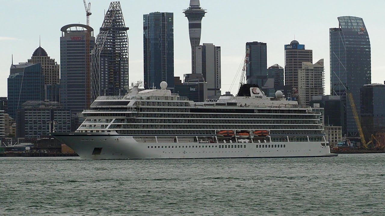 Cruise Ship VIKING VENUS Leaves Auckland 4K