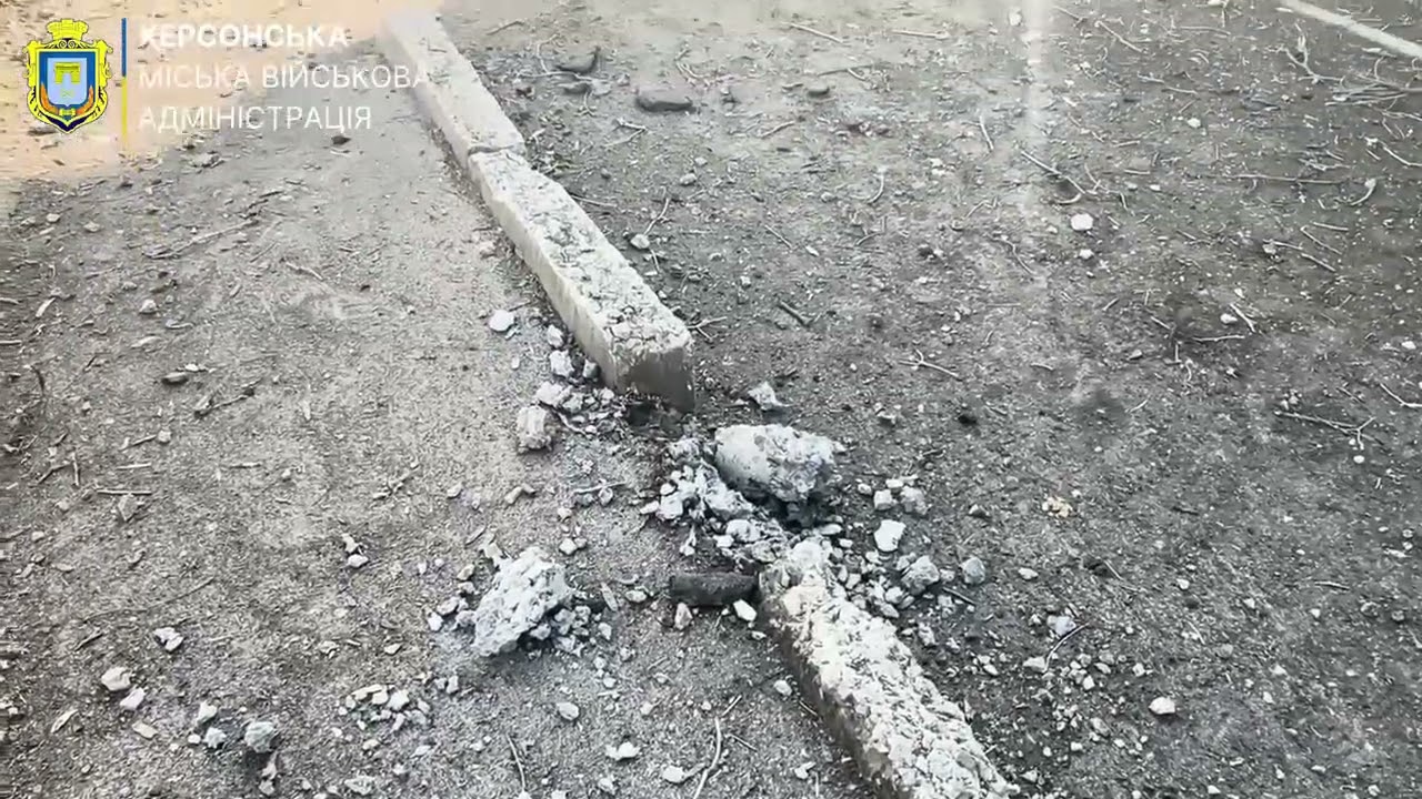 Житлові квартали Корабельного району Херсона під російськими обстрілами