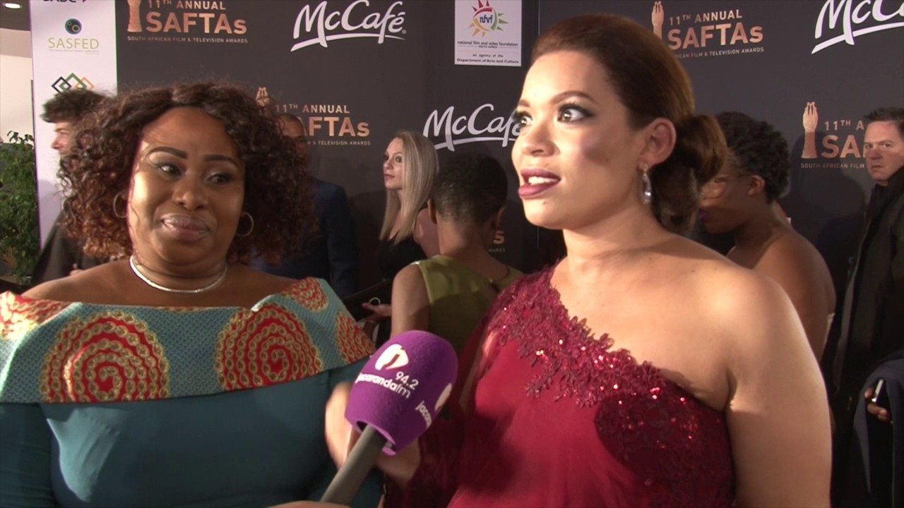 Nobuhle Mahlasela and Hildegardt White talking about 7 de laan 