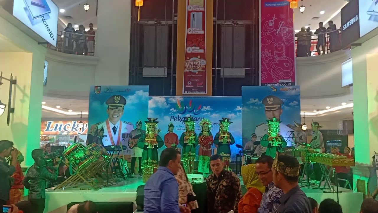 TARI PASAMBAHAN - Launching Kalender Event Kota Pariaman 2020 di Mall Pekan Baru.