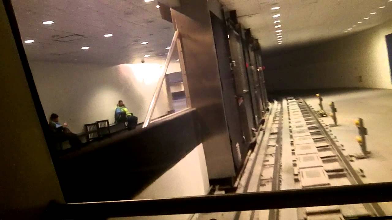 IAH Inter-Terminal Train ride: Terminal B to Terminals D/E