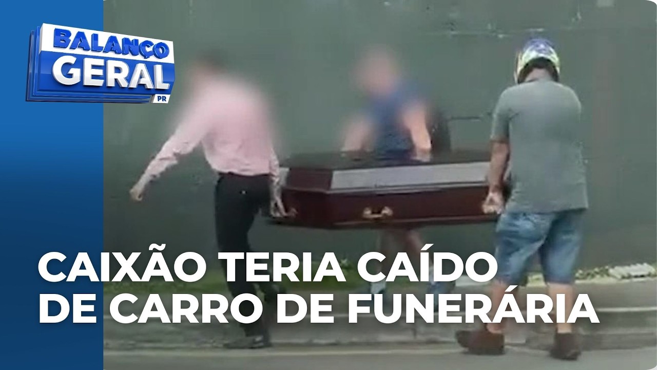 Trio viraliza nas redes sociais carregando caixão que teria caído de carro de funerária em Curitiba