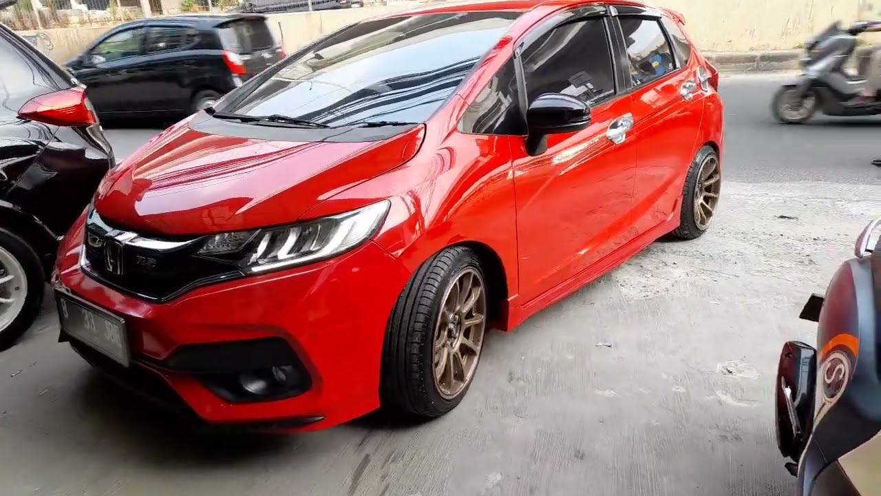 Modifikasi Honda Jazz pakai Velg HSR Zico R17 lebar 75/9