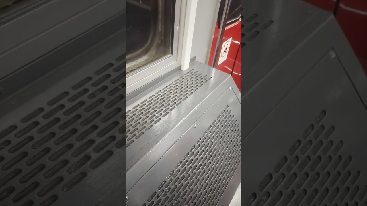 JR九州713系普通南宮崎行き車内の様子と夜の車窓。土々呂から日向市間。part2.