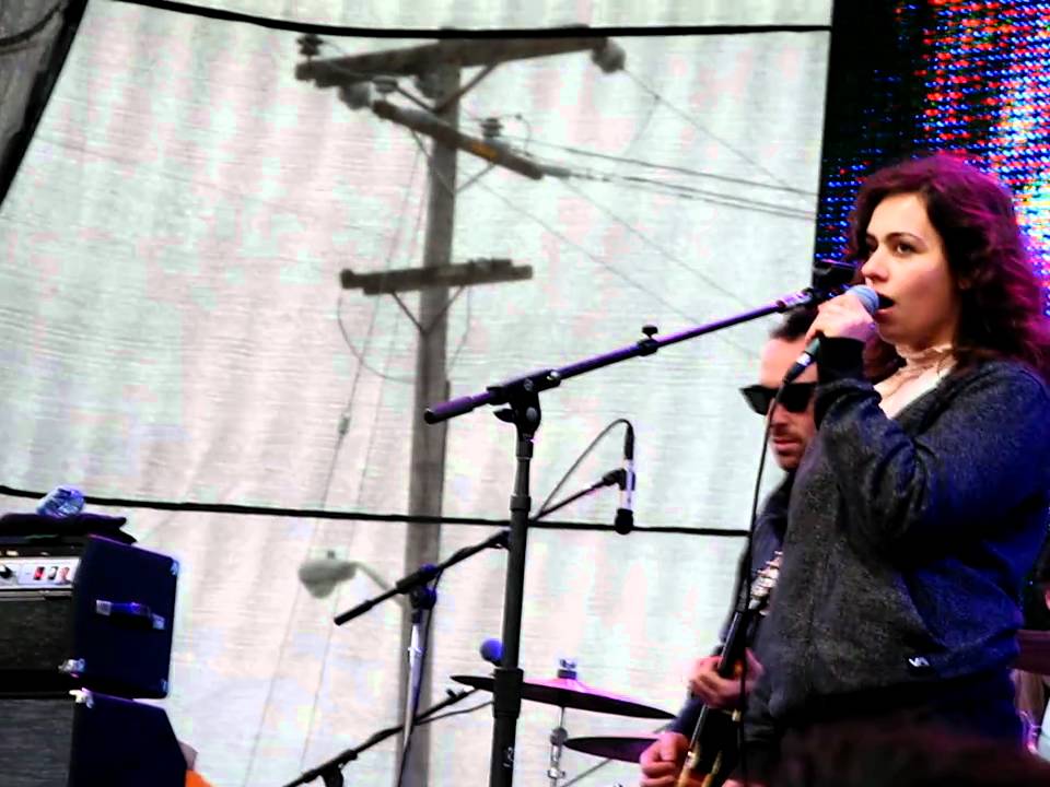 Broken Social Scene (Lisa Lobsinger) :  Anthems For A Seventeen Year-Old Girl