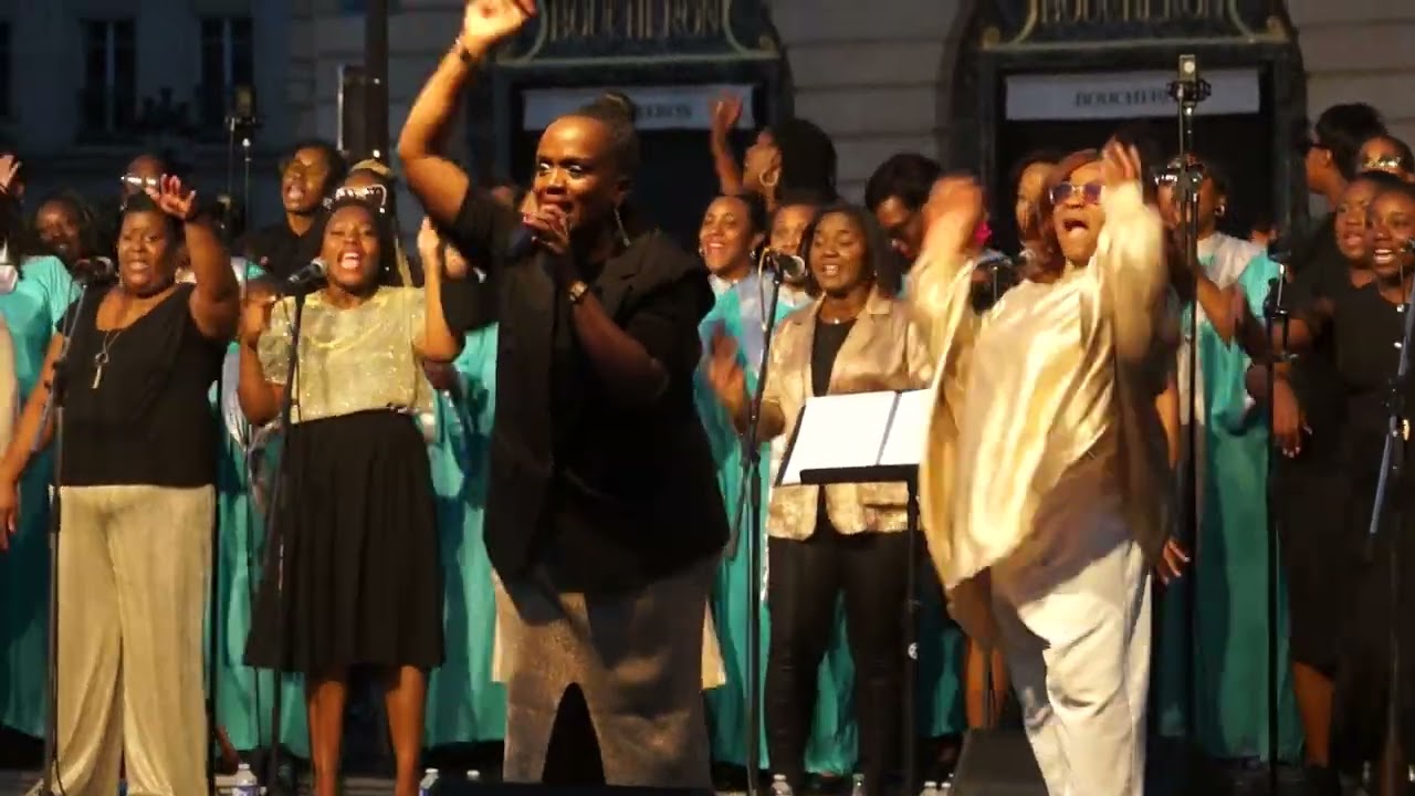 Total Praise Mass Choir - Loué loué - 03