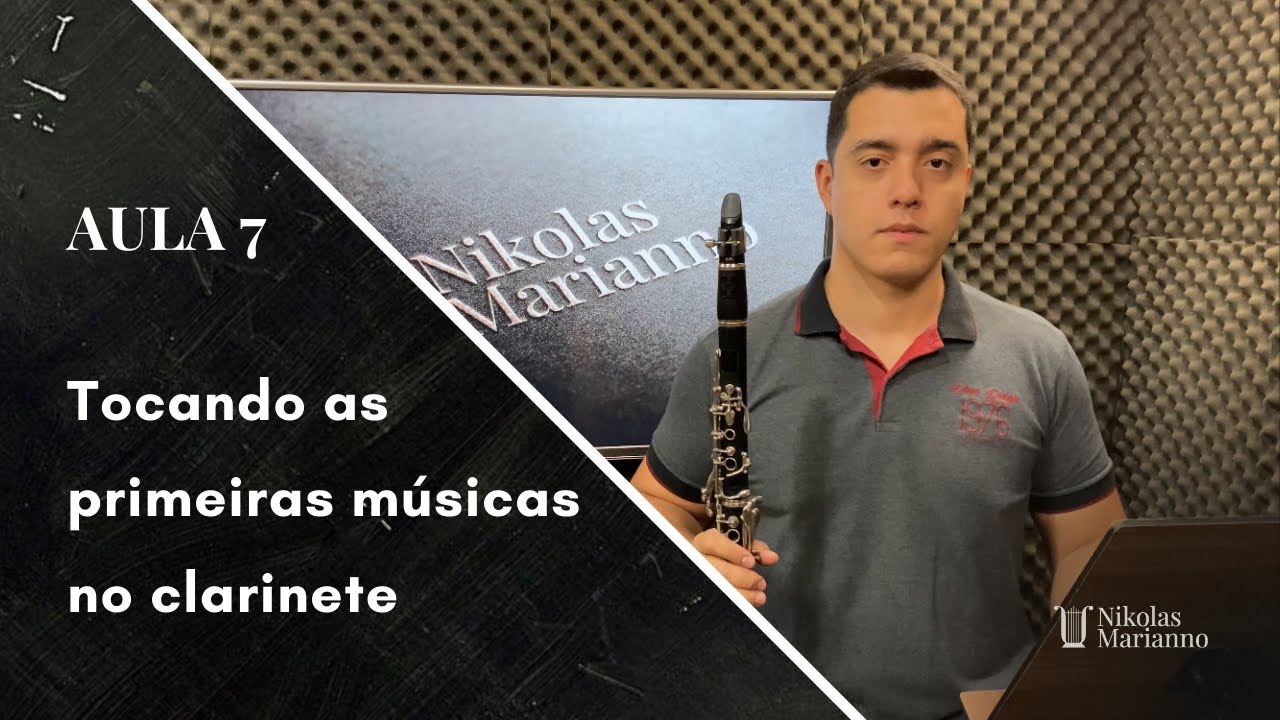 Tocando as primeiras músicas no clarinete
