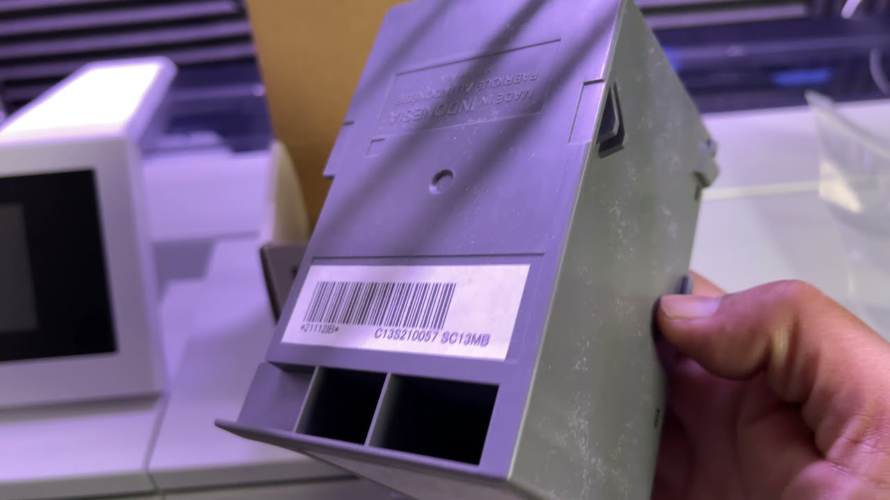 Changing The Maintenance Box On The EPSON F570