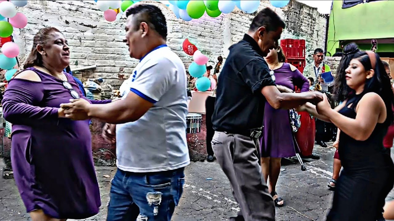 QUIEN ES ESA QUE BAILO CON DANY?? LA NATHALY NO LE GUSTO BAILAR CON EL