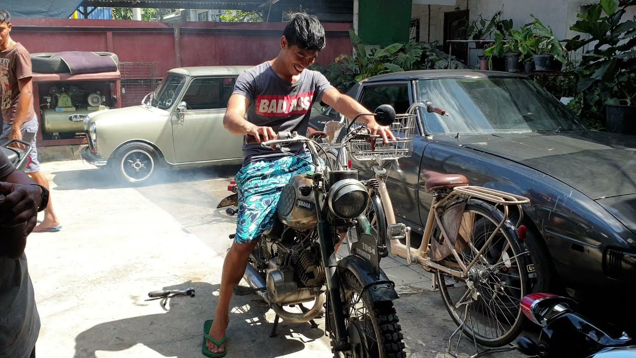 SLife: Checking-out This Cool 1966 Yamaha YA6 / Y21 Motorbike with the Original A7 2 Stroke Engine