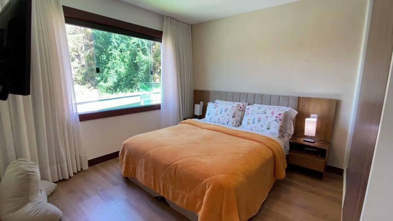 VENDA- Casa mobiliada em condomínio, com vista para Mulher de Pedra em VARGEM GRANDE- Teresópolis/RJ