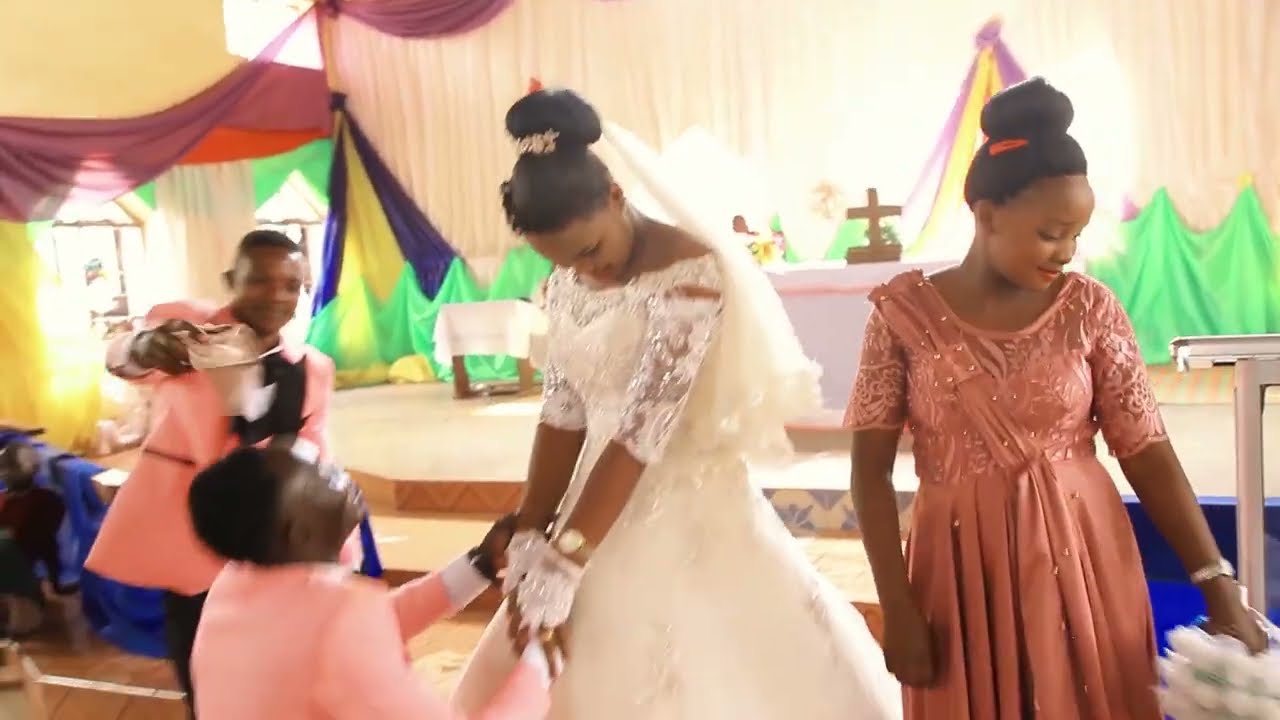 Wimbo wa maharusi wavunja rekodi, Tazama wanavyovaa hisia ayee ayee