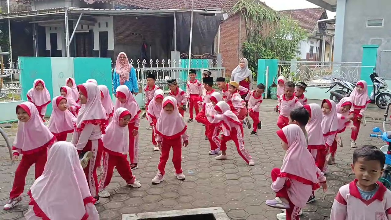 Pemanasan sebelum senam #senamanak #anaktk #jumatsehat