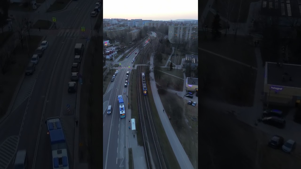 Tramwaje o zachodzie słońce na Ćwiklińskiej w Krakowie 🔊🎬 