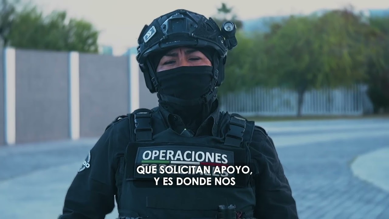 Rescate de una pareja de adultos mayores de incendio en Monterrey