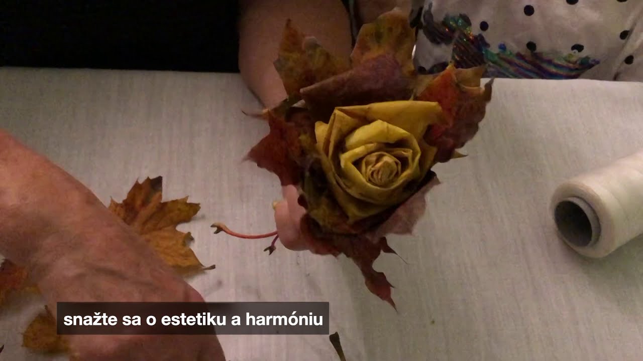 Jesenná dekorácia - ruža z lístia
