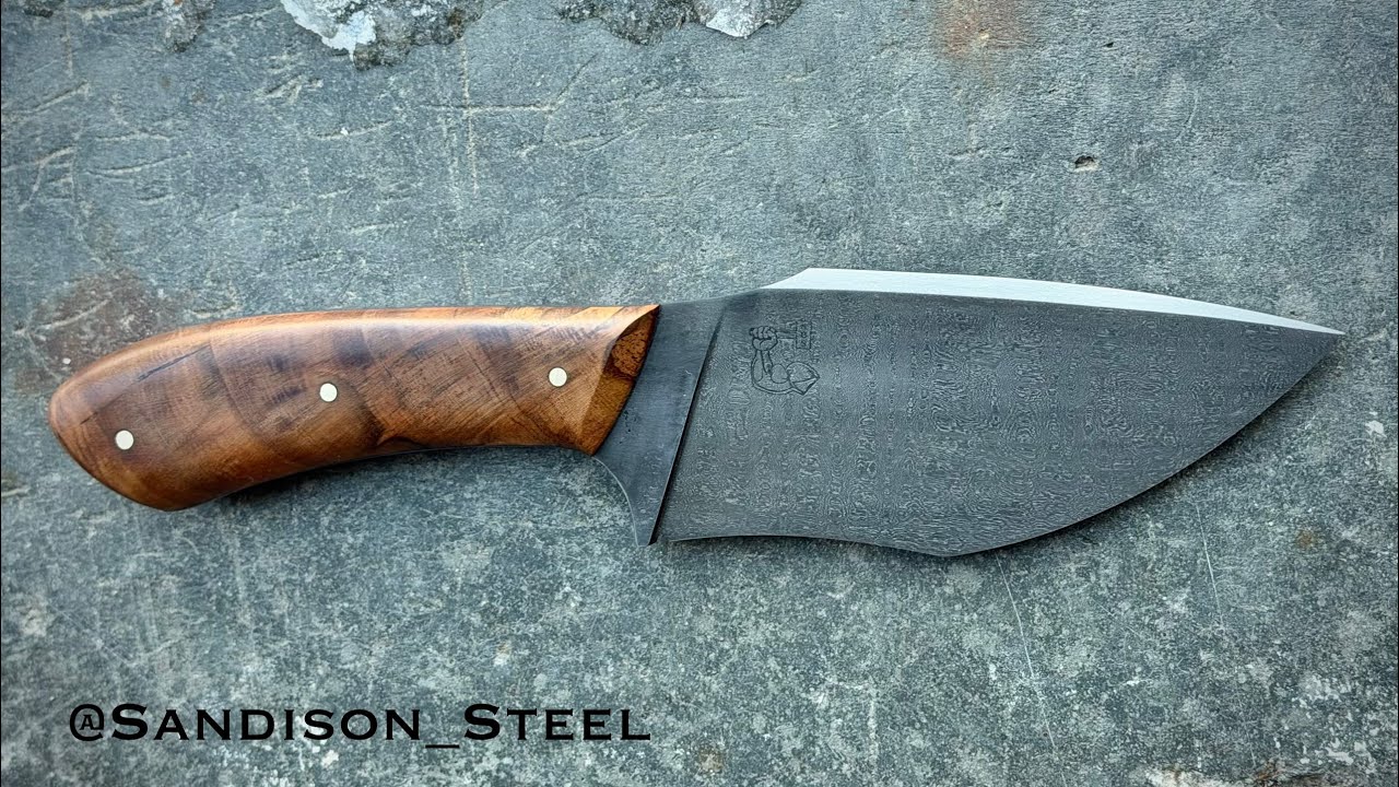 Drop point in Wootz steel.