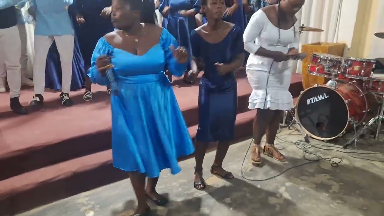 IBIHE BYIZA NA ENIHAKOR CHOIR BATI HARI INDI NGOMA IYO NIYA YESU