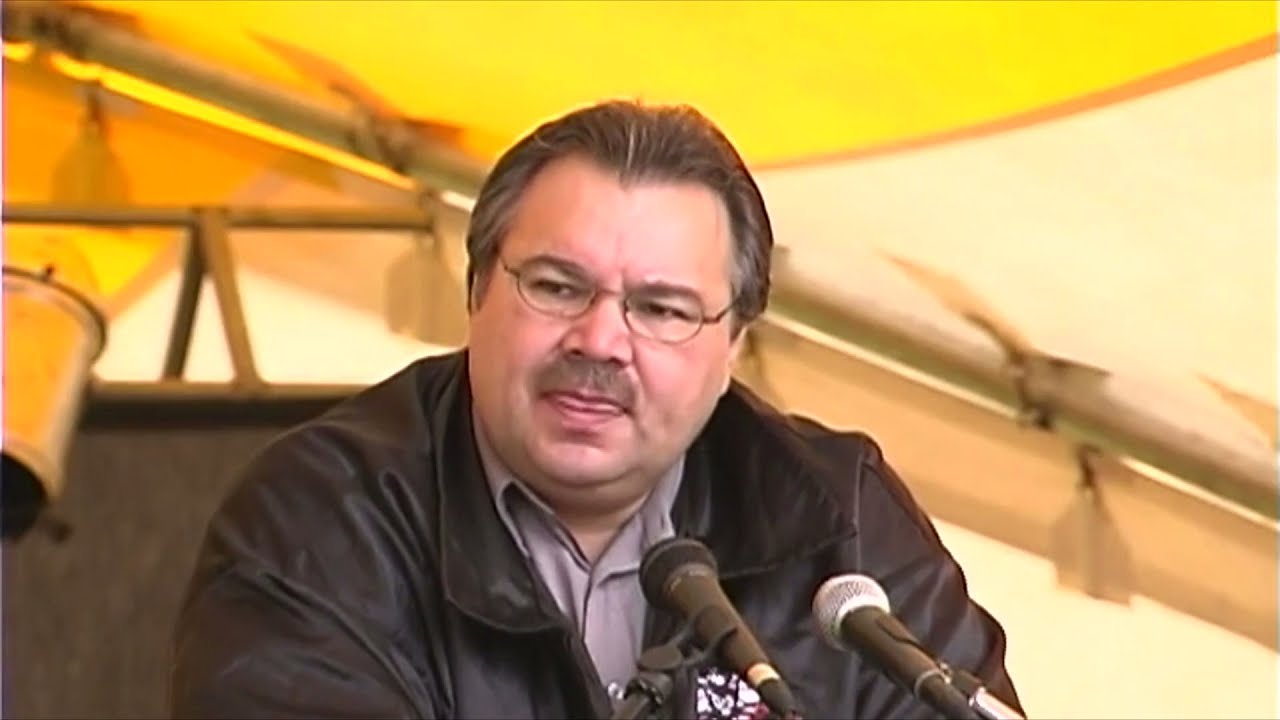 Manitoba Metis Federation President David Chartrand speaks to the MNO Annual General Assembly