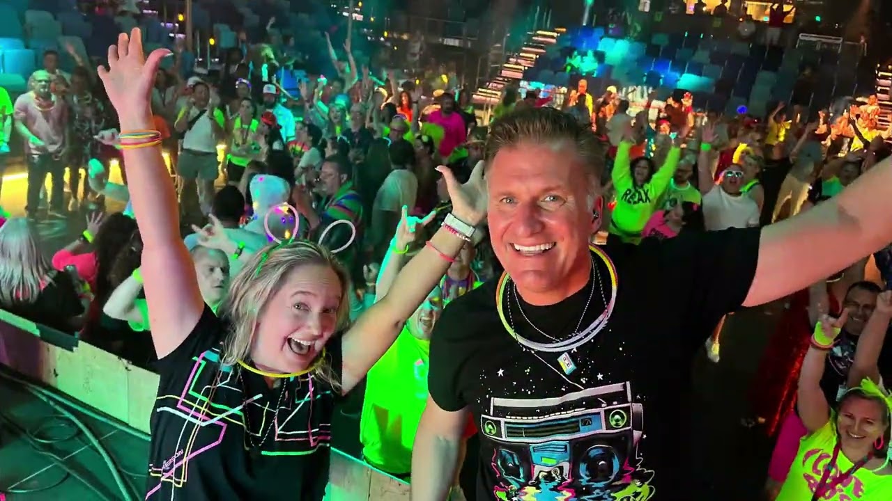 Neon Glow Party on The 80s Cruise was LIT!