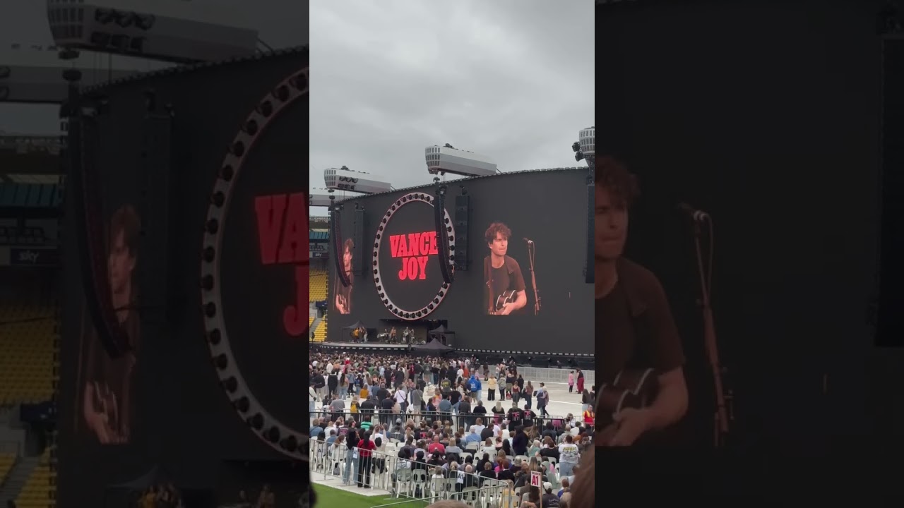 Riptide - Vance Joy - Wellington live show