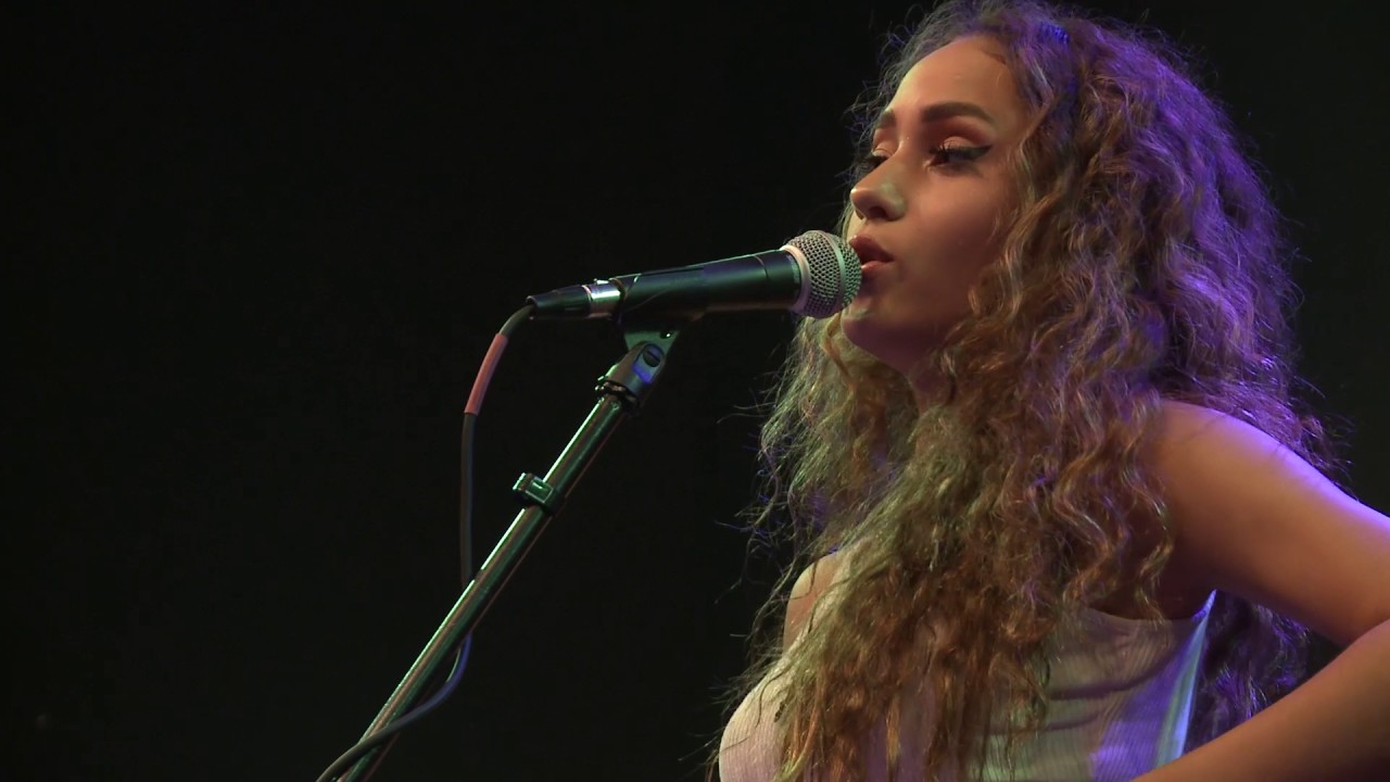 Skylar Stecker - Let It Show (LIVE 95.5)