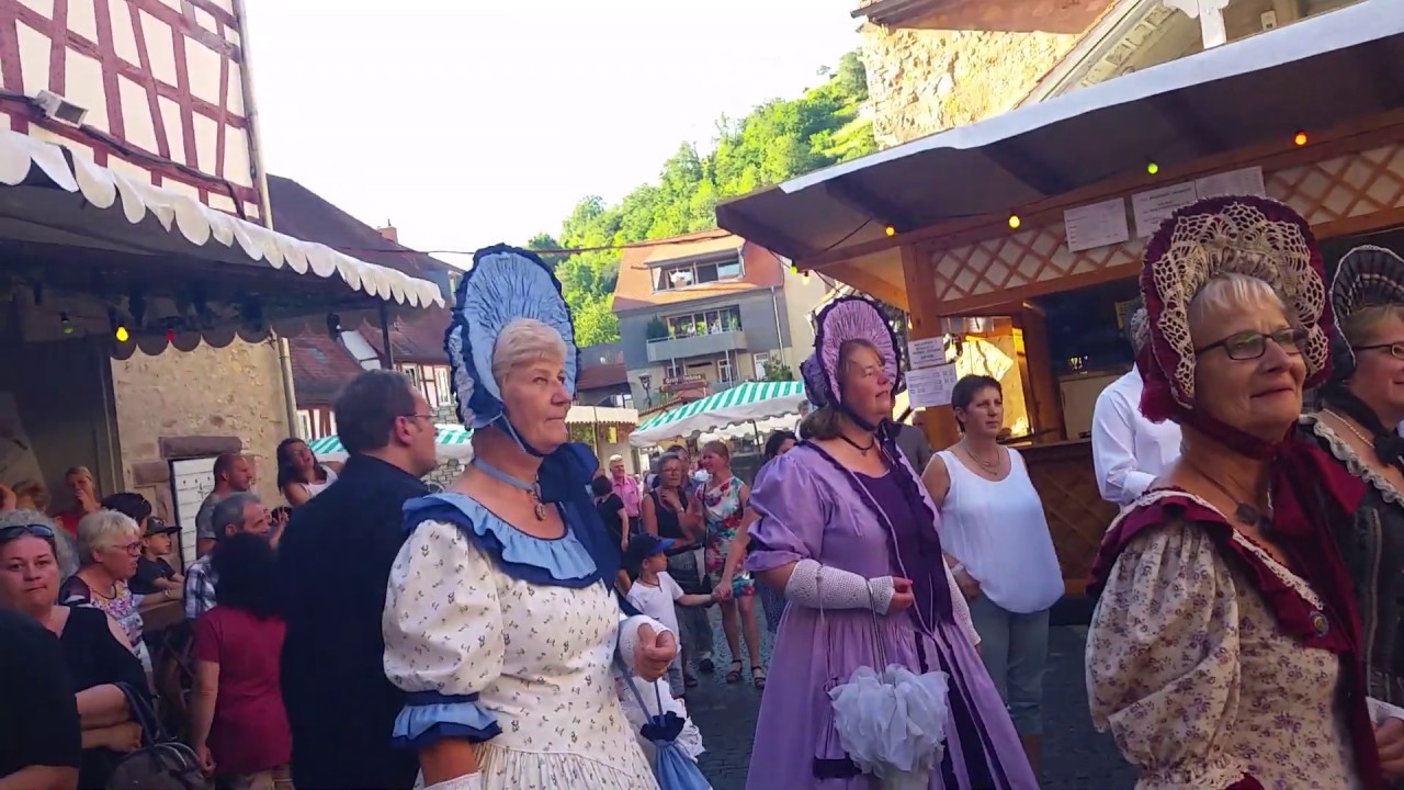 Einmarsch in den Kurmainzer Amtshof auf Weinfest in Heppenheim 2019/ German wine fest & uniforms